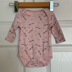 bon bébé long sleeve pink onesie snap/crotch hearts “Love You” size 0-3 months